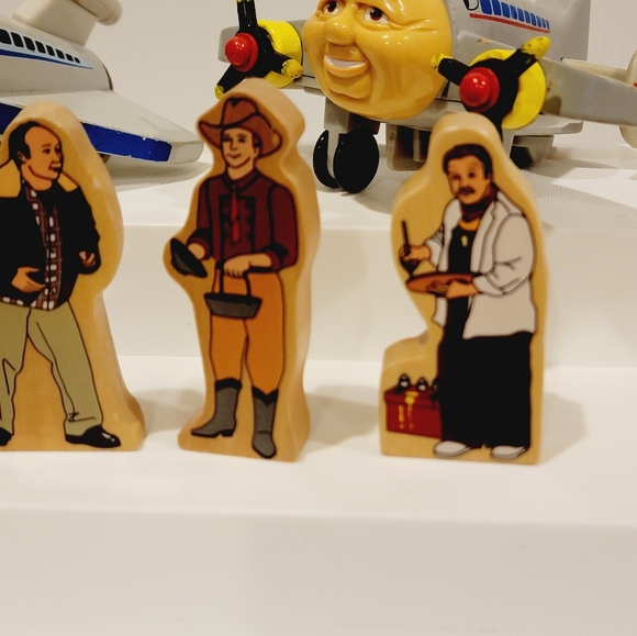 Jay Jay the Jet Plane O ' Malley Family and Plane Wooden Character Set - Picture 3 of 10
